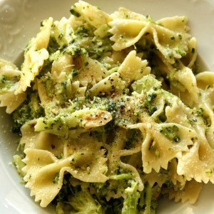 farfalle con broccoletti in crema di sedano di rapa