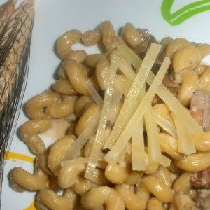 Cellentani  integrali, funghi di bosco e carciofi