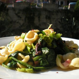 Orecchiette, cime di rapa e pomodorini