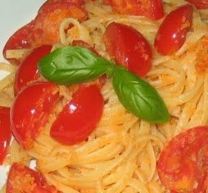 Bavette con pomodoro e basilico