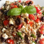 Farro, pomodori datterino, olive nere basilico e pistacchi