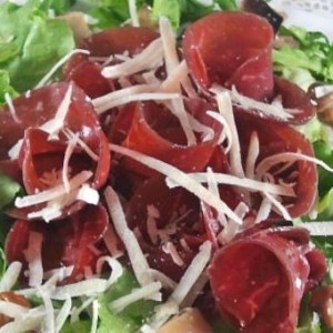 insalata-con-bresaola-e-funghi-di-kitchen-cri.jpg