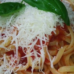 Linguine al pomodoro e petali di ricotta