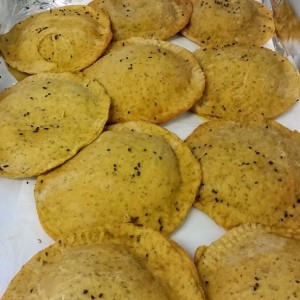 panzerotti di pasta di pane allo zafferano