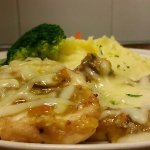 Scaloppe di Pollo ai Funghi e Fontina