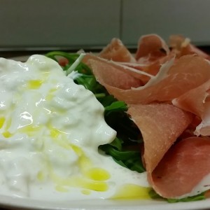 prosciutto crudo e stracciatella