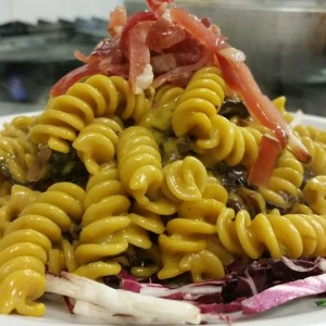 Fusilli Integrali allo Zafferano con trevisana e speck