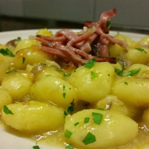 Gnocchi di Patate In Salsa di Funghi e Speck 1