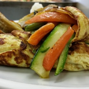 Omelette all’Ortolana Servita con Spicchi di Melanzane