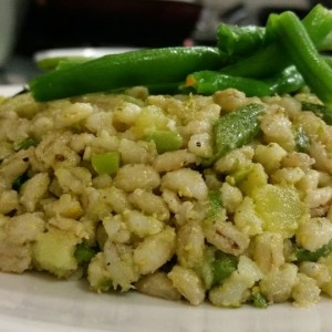 Orzo Biologico al Pesto di Basilico Con Fagiolini , Patate e Pinoli