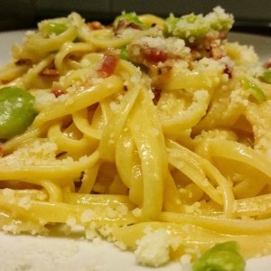 Linguine alla Carbonara Con Favette e Bacon Croccante