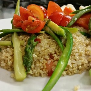 Quinoa Biologica in Insalata Con Asparagi e Pomodorini 2