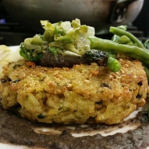 Timballo di Cereali Bio allo Zafferano Con Scarola su Crema di Fagioli Neri 2