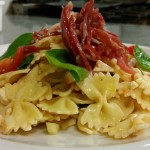 Farfalle in Insalata Con Feta , Pomodorini e Crudo San Daniele