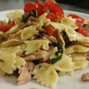 Farfalle in Insalata Con Melanzane al Timo , Tonno e Pomodorini