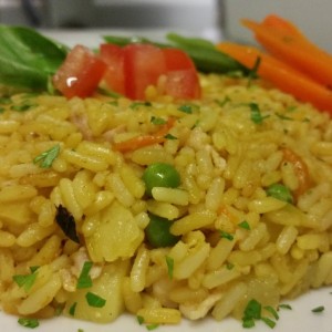 Riso Pilaff al Curry in Insalata Con dadolata di Pollo e Mele Renette