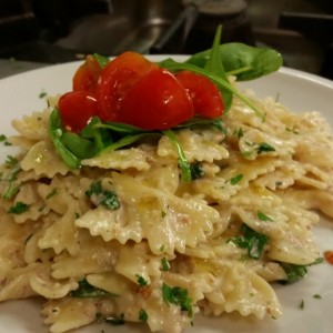 Farfalle in Salsa di Noci Con Spinacino Novello