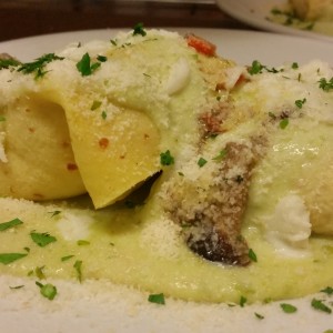 Crespelle di Kamut Con Funghi e Fontina Su Vellutata di Piselli