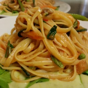 Linguine alle Verdure Saltate in Padella Con Crema Vegetale2