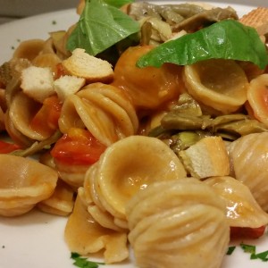 Orecchiette Integrali da Agr. Bio Con Pomodorini e Carciofi