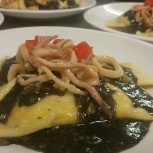 Ravioloni Artigianali al Nero di Seppia e Calamaretti (1)