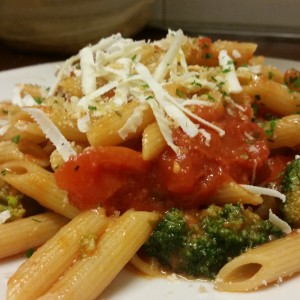 Pennette Integrali ai Broccoletti Con Pomodorini e Ricotta Grattugiata (1)