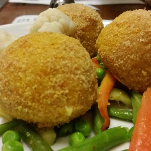 Arancini di Riso allo Zafferano Con Mozzarella Prosciutto Cotto