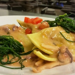 Ravioloni Artigianali con calamaretti spillo e agretti (2)