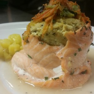 Turbante di Salmone Fresco con Spumone di Verdure  e Mazzetto di Verdure al Dragoncello (5)