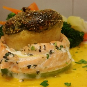 Turbante di Salmone alle Erbe Servito  con Sformatino di Verdure e Crema di Zucca (3)