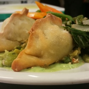 Ravioli Vegani Artigianali di Farina di Riso cotti al Forno Ripieni di Verdure e Crema Vegana di Fave (2)