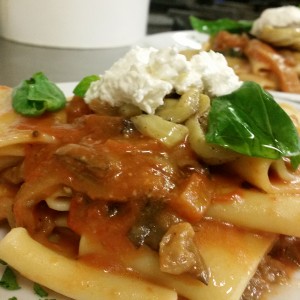 Paccheri alle Melanzane Con Pomodorini e Stracciatella di Andria