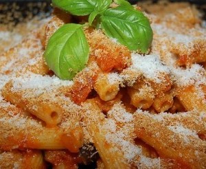 Particolare-sedanini-melanzane-e-pomodoro-e-pangrattato-con-formaggio-450x298