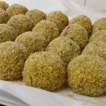 Arancini di Riso Integrale alle Erbe di Campo e Pomodorini Secchi Serviti