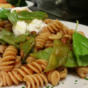 20170505_130218fusilli-integrali-con-pomodoro-fresco-con-piattoni-e-mozzarelline1