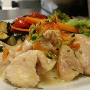 bocconcini-di-pollo-con-zucchine-patate-olive-e-pomodorini-2