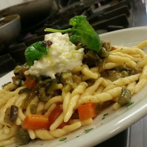 trofie-fresche-al-ragu-di-verdure-con-stracciatella-di-andria