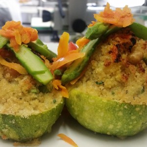 zucchine-tonde-ripiene-al-cous-cous-integrale-bio-con-asparagi-e-ceci