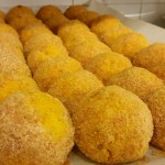 arancini-di-riso-allo-zafferano-con-mozzarella-prosciutto-cotto-tutti