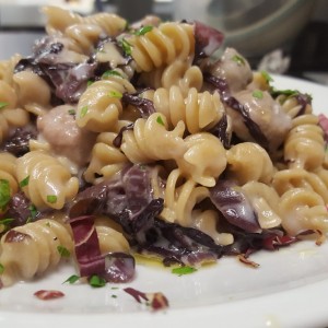 fusilli-integrali-al-radicchio-di-treviso-con-salsiccia-luganega-3