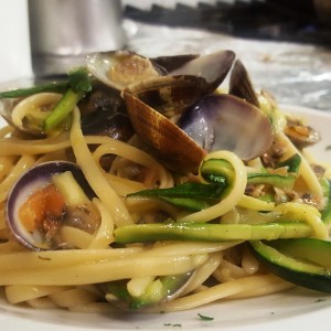 linguine-alle-vongole-veraci-con-zucchine-1