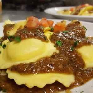 margherite-ravioli-artigianali-al-formaggio-con-salsa-al-tartufo-dalba-2