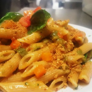 penne-integrali-al-ragu-vegetariano-con-pomodoro-fresco