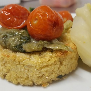 quinoa-da-agr-biologica-con-puntarelle-e-pomodorini-confit