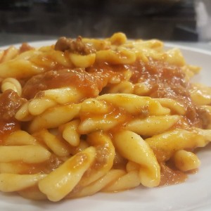 strozzapreti-freschi-con-ragu-alla-bolognese-2