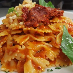 farfalle-alla-calabrese-con-nduja-di-spilinga-e-pomodoro-fresco-1