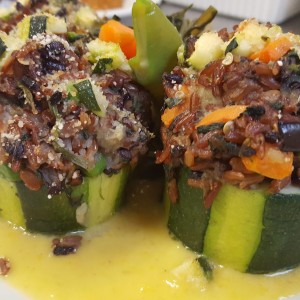 zucchine-ripene-al-riso-rosso-della-camargue-e-verdurine