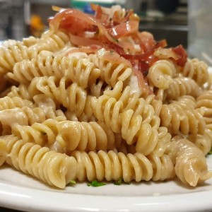 fusilli-integrali-in-salsa-di-noci-con-speck-del-trentino-2