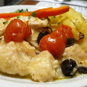 bocconcini-di-pollo-con-pomodorini-olive-e-capperi