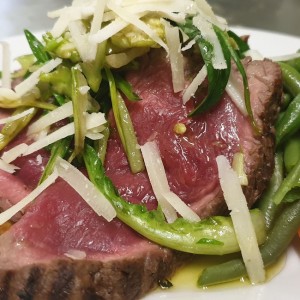 B. Tagliata Di Scottona Ai Ferri Con Puntarelle E Scaglie Di Pecorino ...